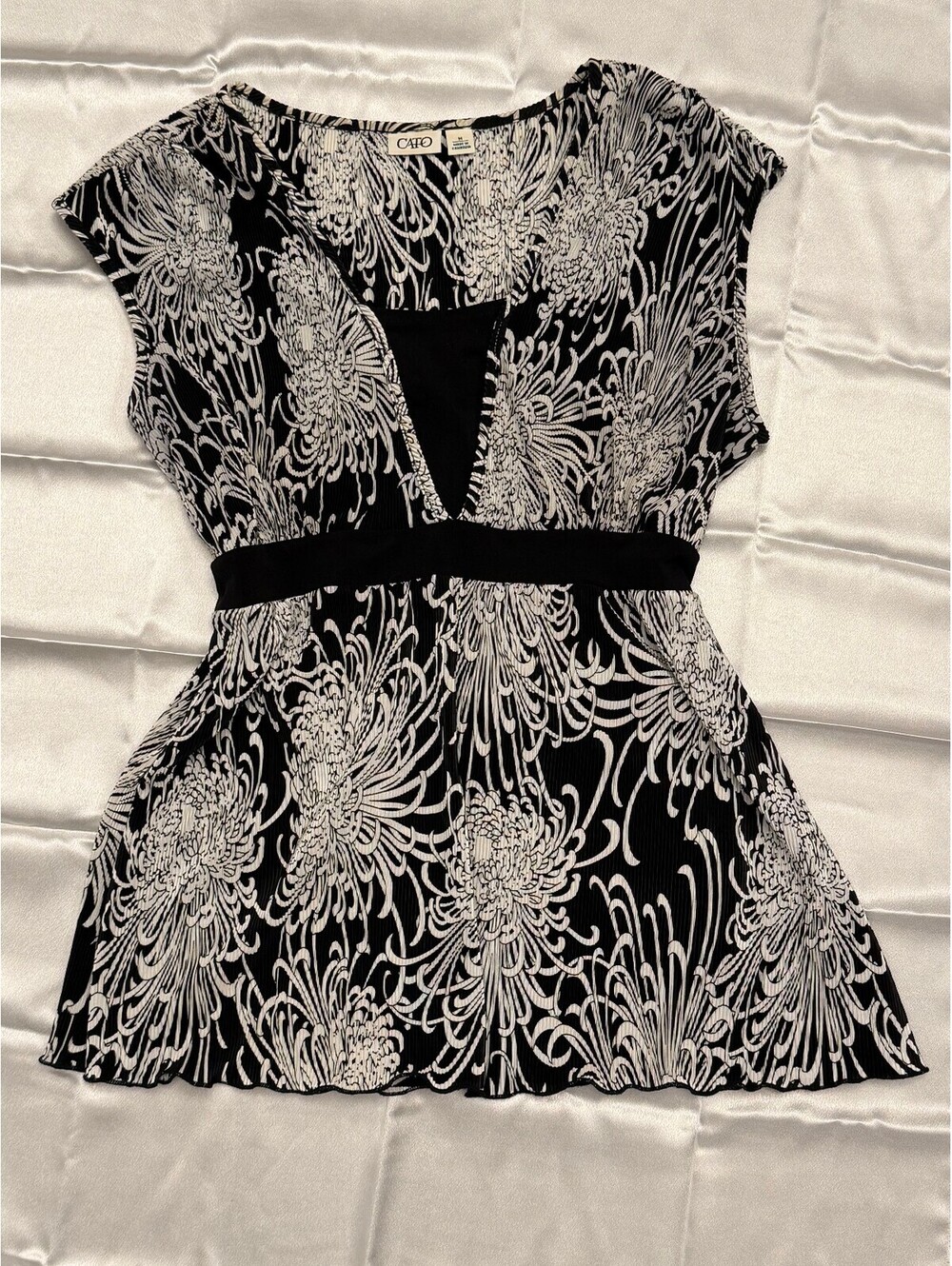 Cato Plissé Micro Pleat Blouse M Black White Floral Whimsigoth Imperial Tie